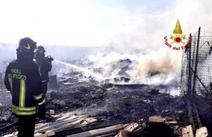 Vasto incendio a Selargius: vanno a fuoco bombole di Gpl e vegetazione
