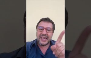 Salvini: “I teppisti dei centri sociali hanno lanciato bottiglie, vi sembra normale?”