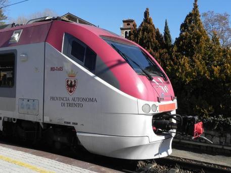 Un treno Minuetto della linea della Valsugana