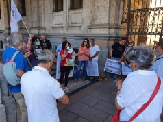 Cagliari, ambientalisti protestano davanti al municipio: “No a rigassificatore, 5G, polveri sottili e rifiuti”