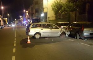 Cagliari, perde il controllo del mezzo e finisce sulle auto parcheggiate: ferito un 62enne