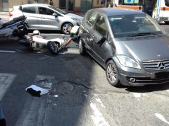 Scontro tra un’auto e una moto: un ferito