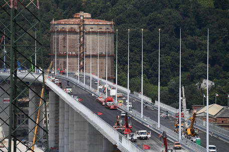 IL PONTE DI GENOVA È PRONTO, ULTIME ORE LAVORI PRE COLLAUDO