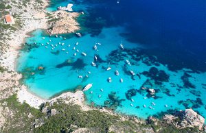 Organizzano party in mare con dieci barche, ma è zona protetta: raffica di multe