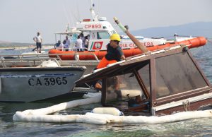 Cabras, imbarcazione rischia di affondare a Mare morto: interviene la Capitaneria di porto