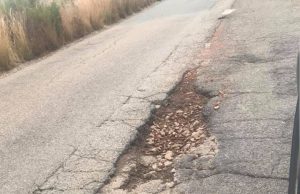Capoterra, la denuncia: “Buche e degrado nella strada di Macchiareddu”