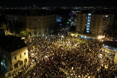 MEGA PROTESTA A GERUSALEMME, IN DIECIMILA CONTRO NETANYAHU