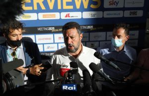 Fondi Lega: ‘I tre arrestati hanno incarichi di rilievo’. Salvini: ‘Sono onesti’