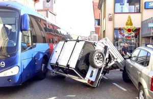 Incidente stradale a Sant’Andrea Frius: coinvolte due auto e un pullman