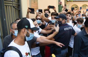 Suarez: la Juve 8 ore dai pm, estranei e trasparenti