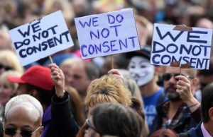 Coronavirus: Scontri polizia e manifestanti anti-lockdown a Londra