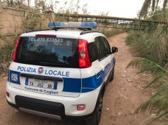 Forti raffiche di vento nel Cagliaritano, cade palo della luce in via San Simone