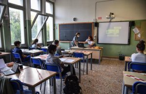 Prof rinviato a giudizio per una relazione con un’alunna