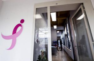 Tumori: aumento casi in Italia nel 2020 ma solo tra donne