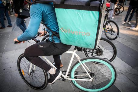 Deliverroo food deliverers protest in Paris