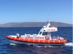 Porto Torres, incendio a bordo di una barca: Guardia costiera soccorre due persone