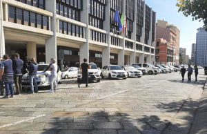 Taxi, le auto bianche si fermano anche a Cagliari: “I dpcm ci tagliano le gambe”