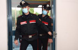 Bar sempre aperto per i clienti ‘più affezionati’. Scatta la sanzione dei carabinieri