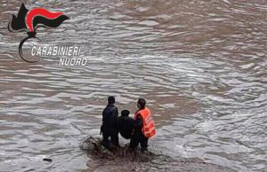 Alluvione a Bitti: carabinieri salvano 70enne dalla furia dell’acqua bitti-carabinieri