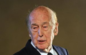 Morto l’ex presidente francese Giscard D’Estaing. Aveva il Covid