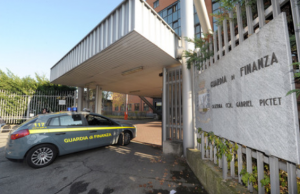 guardia di finanza macchina