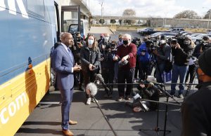 Usa, il dem Warnock vince uno dei due ballottaggi in Georgia