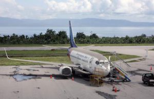 Indonesia, sparito dai radar un aereo partito da Giakarta. “Sospetti rottami in mare”