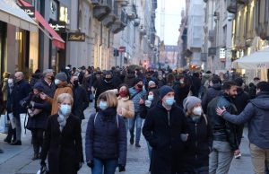Covid: epidemia in risalita, si teme l’effetto Natale
