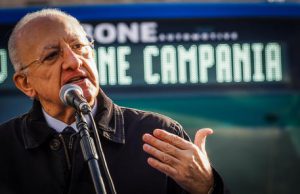 De Luca: ‘Esaurite le dosi di vaccini, si interrompe campagna’