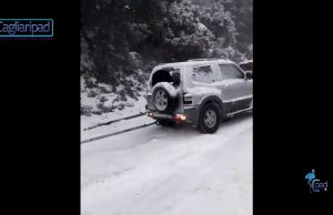 Bus dell’Arst si blocca a causa della neve: il video di Gigi Littarru