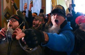 Musica, Jon Schaffer (Iced Earth) tra quanti hanno fatto irruzione al Campidoglio: arrestato dall’Fbi