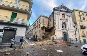 crollo Napoli