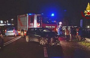 Frontale tra due auto sulla statale 554, traffico rallentato