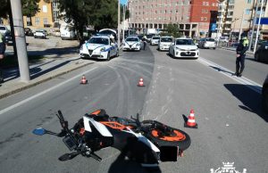 Incidente a Cagliari tra un’auto e una moto: ferito il centauro