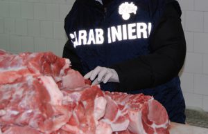 Sporcizia e carne venduta senza certificazione, blitz dei Nas in macelleria di Carbonia