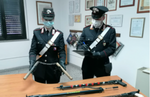 La Maddalena, sorpreso con 3 fucili da sub e un “nunchaku”: una denuncia