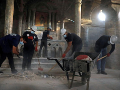 Mosul, giovani musulmani ripuliscono chiese e collaborano al ritorno dei cristiani