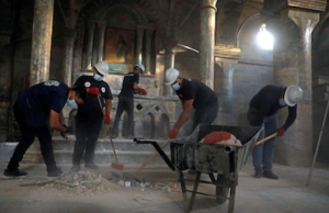 Mosul, giovani musulmani ripuliscono chiese e collaborano al ritorno dei cristiani