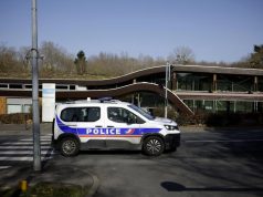 Francia: aggredisce agente con coltello a Parigi, ucciso