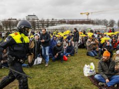 Covid: scontri con i dimostranti in Olanda, polizia usa gli idranti
